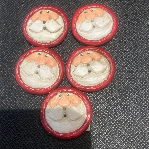 Vintage Eddy Walker Midwest of Cannon Falls
Carved Resin Santa Claus Buttons - Picture 2 of 6